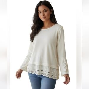 NWT Cupio Women's Cream Lace Hem Top